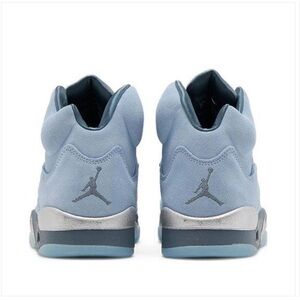 Jordan Men's Sky Blue and Silver Sneakers